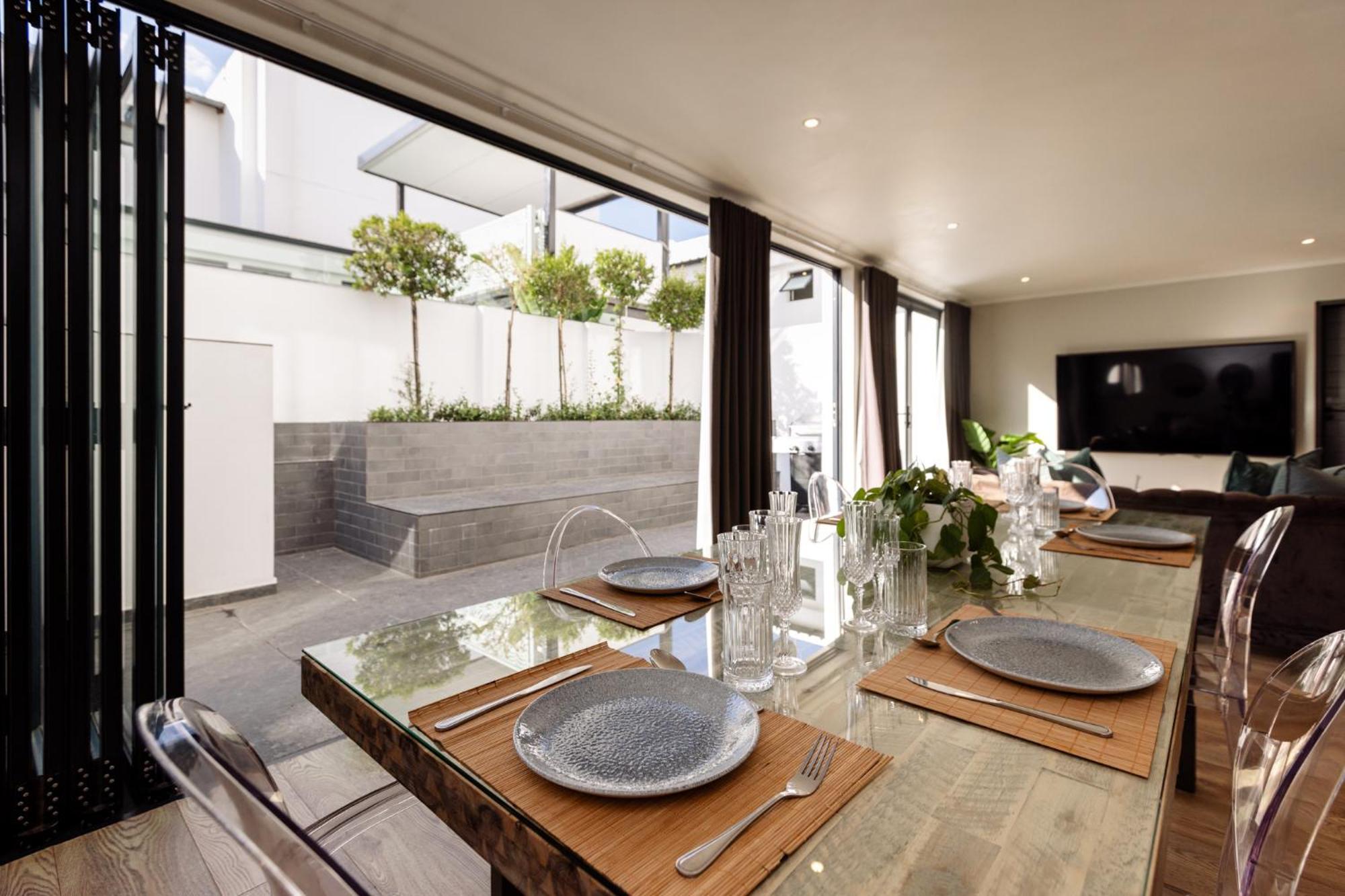 Mint Hotel 84 On Katherine Johannesburg Exterior foto